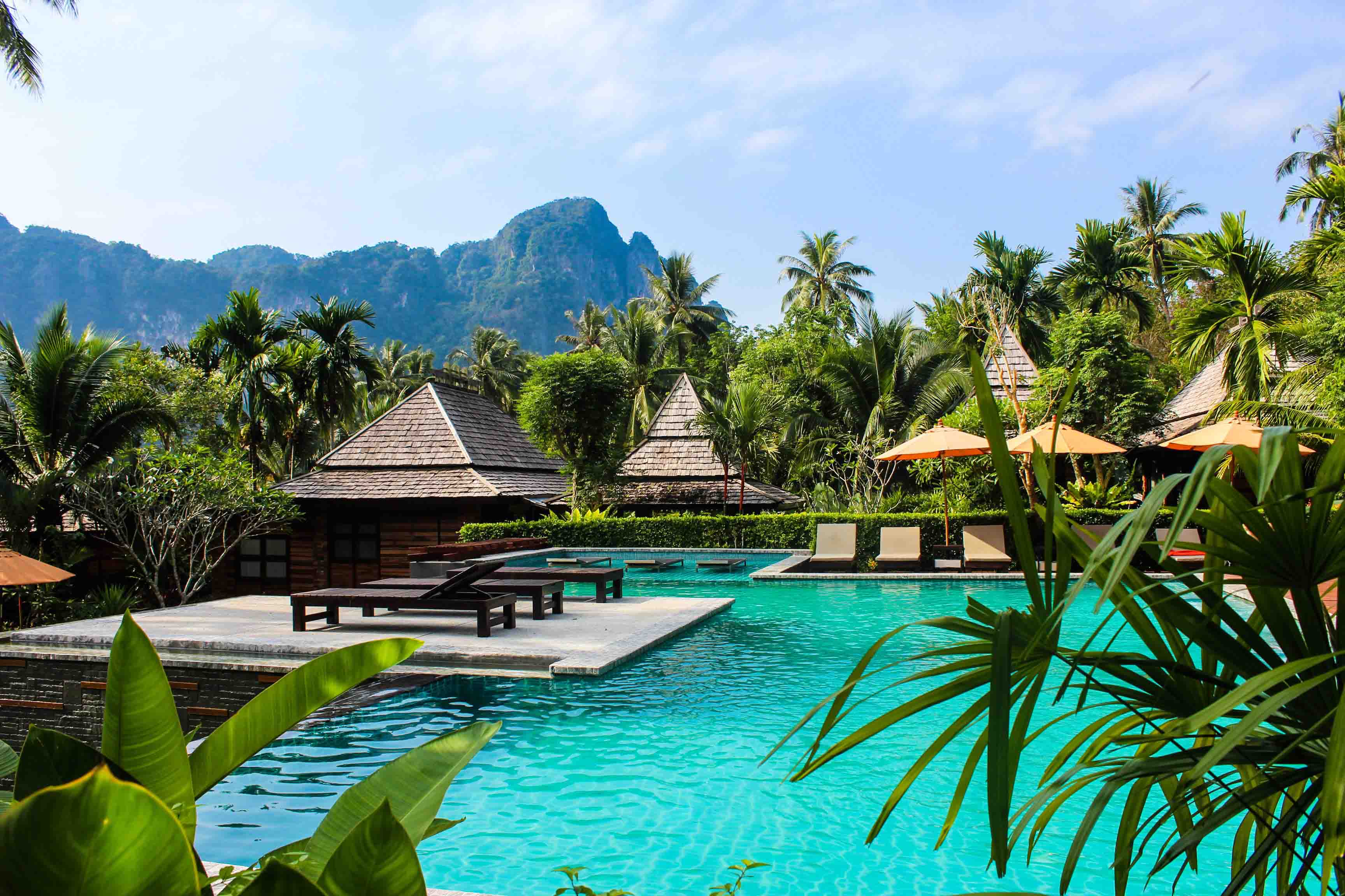 Pool Service di Jimbaran dan Bukit Bali: Kolam Renang di Atas Batu Kapur - Pool Service Bali